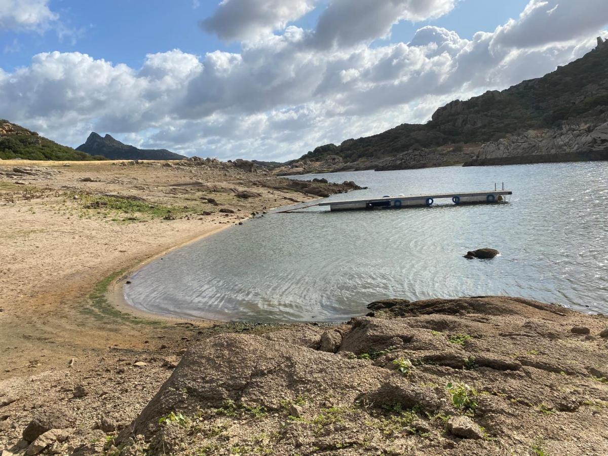 Il Nuraghe Del Lago Coghinas Oschiri Eksteriør billede