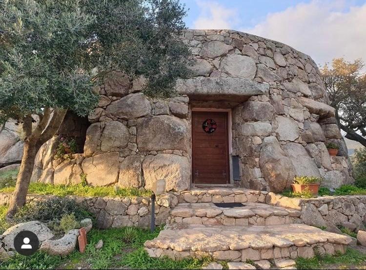 Il Nuraghe Del Lago Coghinas Oschiri Eksteriør billede