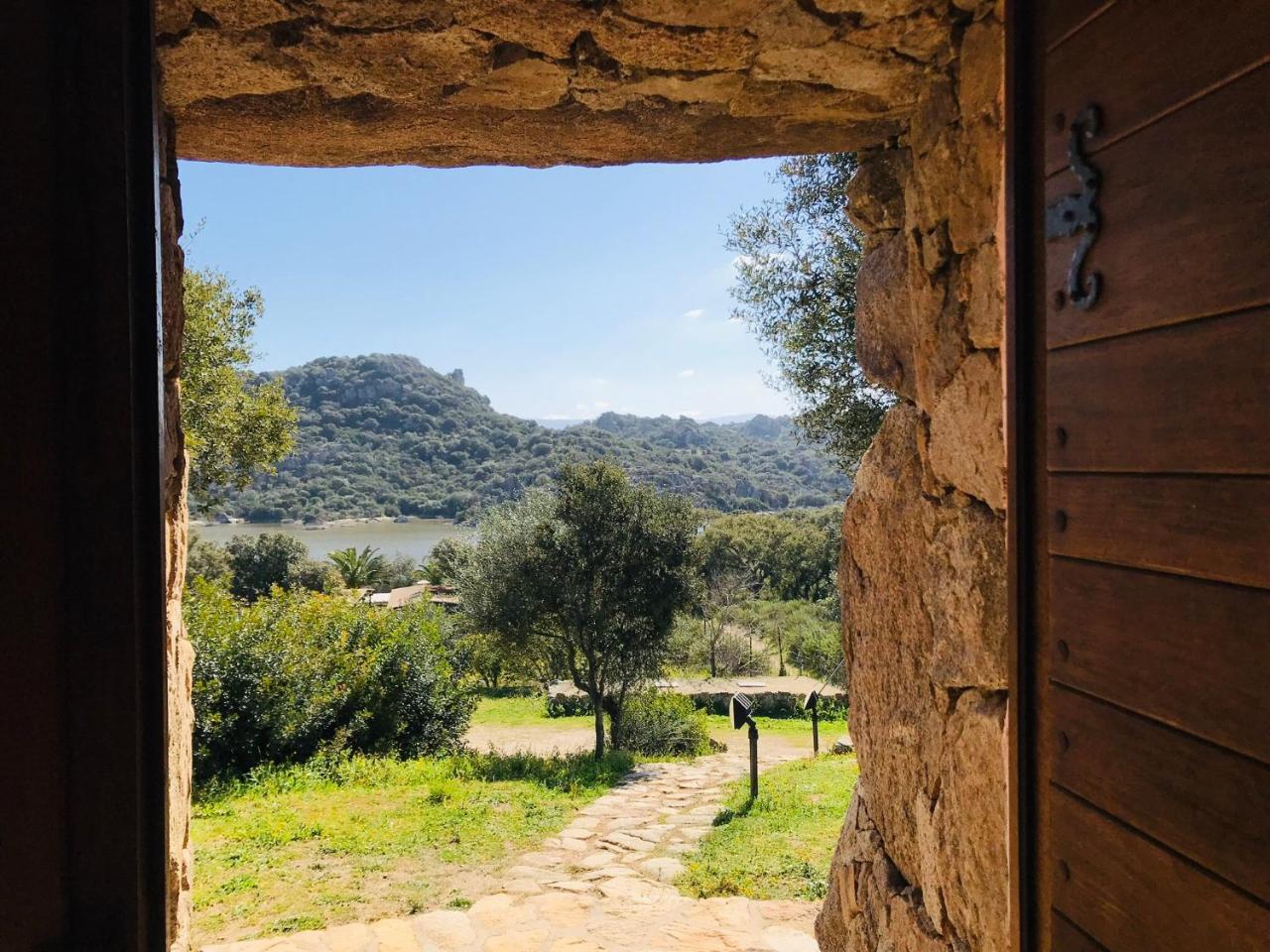 Il Nuraghe Del Lago Coghinas Oschiri Eksteriør billede